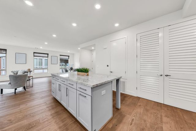 769 Eppleton Lane 302, Foster City, CA 94404