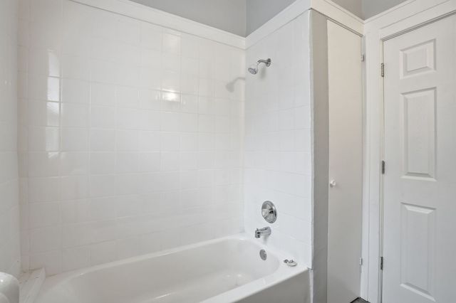 7923 S Luella Avenue, Chicago, IL 60617