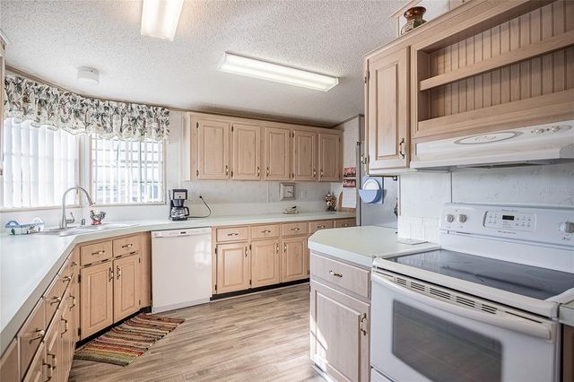 36901 KIMELA AVENUE, Zephyrhills, FL 33542