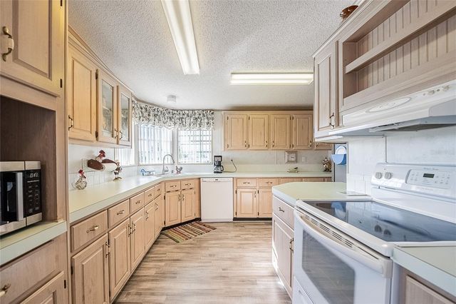 36901 KIMELA AVENUE, Zephyrhills, FL 33542