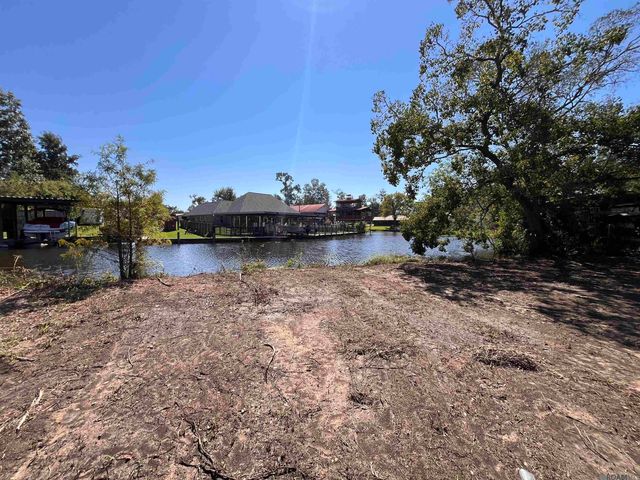 32742 Cypress Dr, Springfield, LA 70462