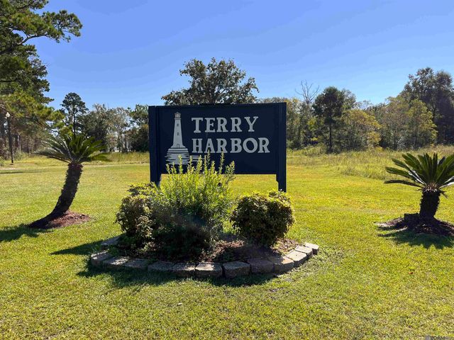 32742 Cypress Dr, Springfield, LA 70462