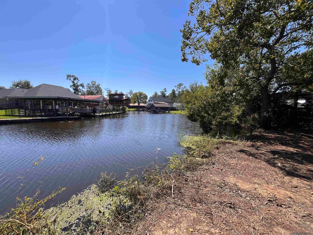 32742 Cypress Dr, Springfield, LA 70462