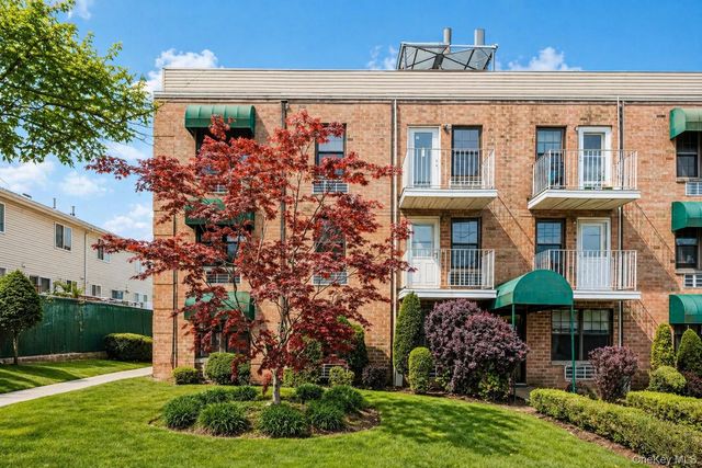 490 Clove Road, Staten Island, NY 10310