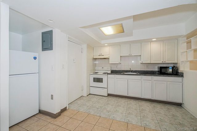 490 Clove Road, Staten Island, NY 10310