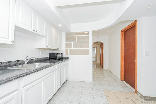 490 Clove Road, Staten Island, NY 10310