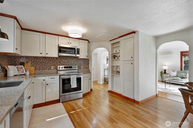 3924 SW Holden Street, Seattle, WA 98136