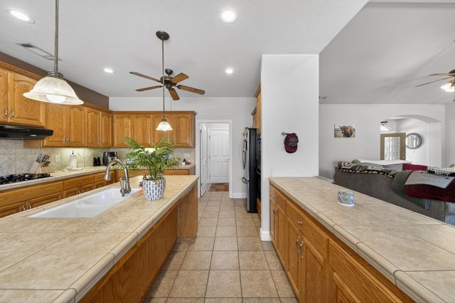 2372 Tradition Way, Redding, CA 96001