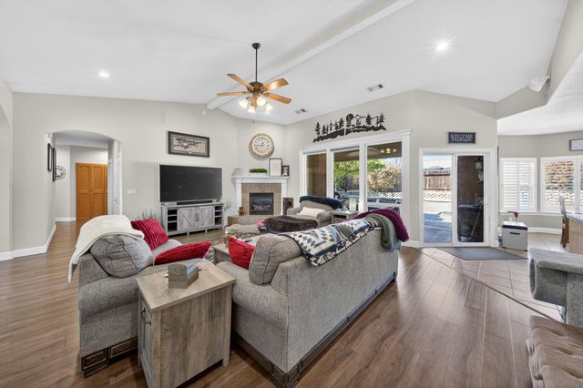 2372 Tradition Way, Redding, CA 96001