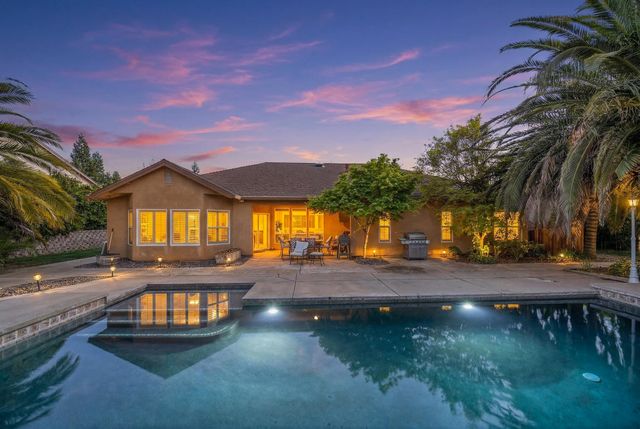 2372 Tradition Way, Redding, CA 96001