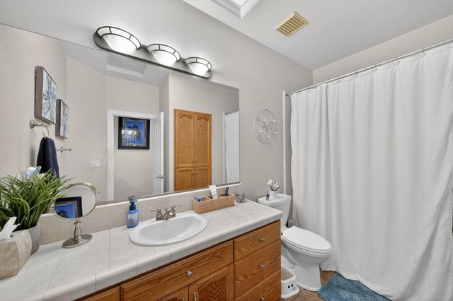 2372 Tradition Way, Redding, CA 96001