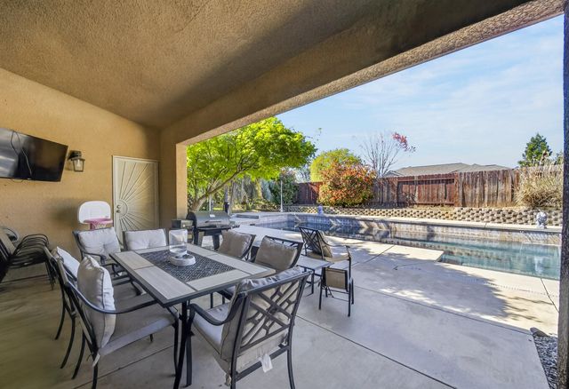 2372 Tradition Way, Redding, CA 96001