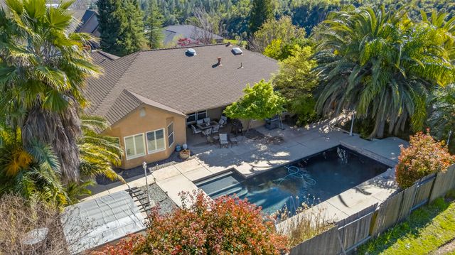 2372 Tradition Way, Redding, CA 96001