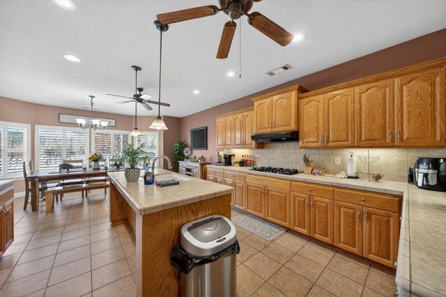 2372 Tradition Way, Redding, CA 96001