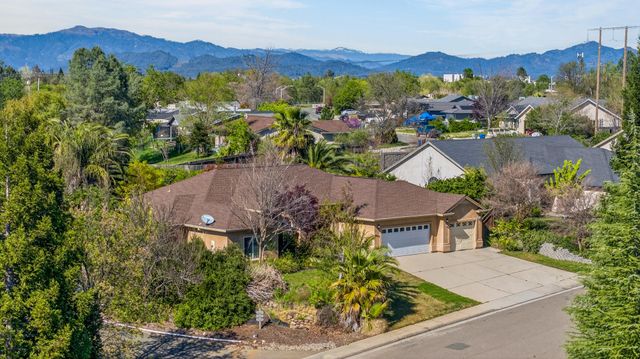 2372 Tradition Way, Redding, CA 96001