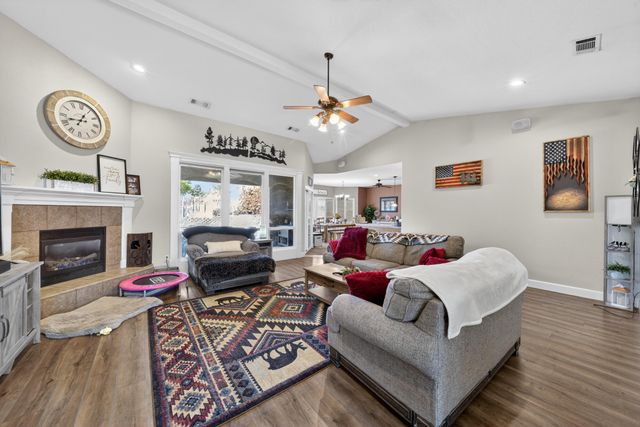 2372 Tradition Way, Redding, CA 96001