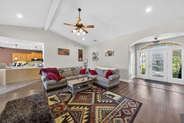 2372 Tradition Way, Redding, CA 96001