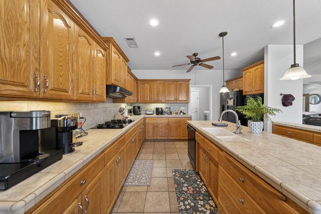 2372 Tradition Way, Redding, CA 96001