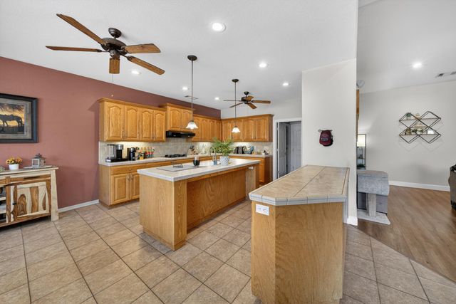 2372 Tradition Way, Redding, CA 96001