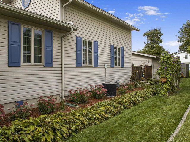 211 Warren Street, Albany, WI 53502