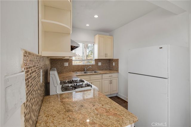 522 W 82nd St, Los Angeles, CA 90044