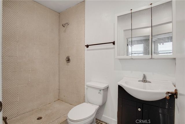 522 W 82nd St, Los Angeles, CA 90044