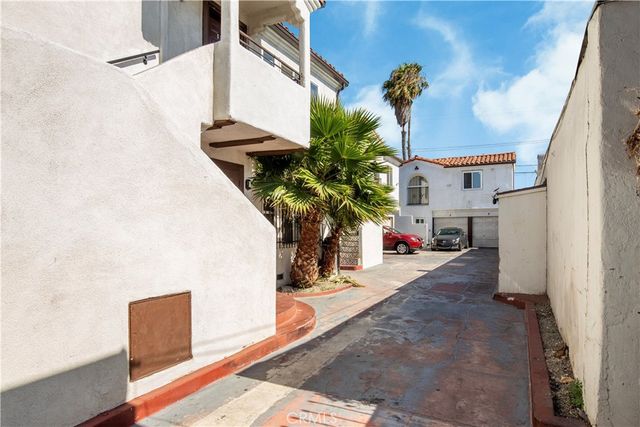 522 W 82nd St, Los Angeles, CA 90044