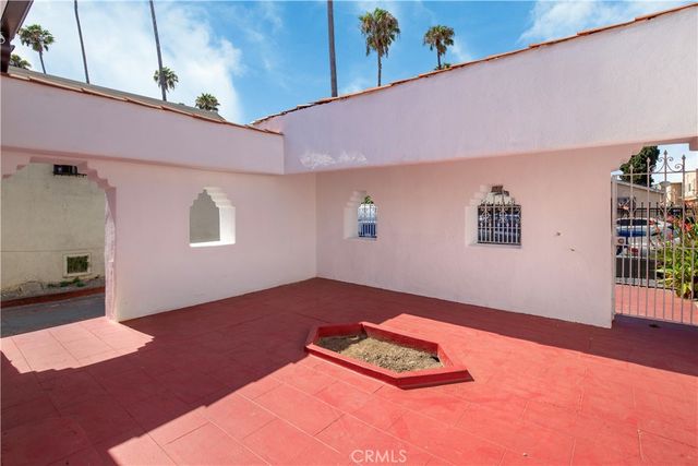 522 W 82nd St, Los Angeles, CA 90044