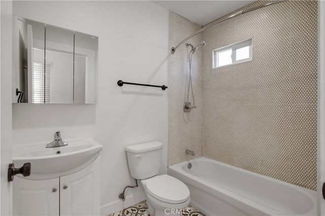 522 W 82nd St, Los Angeles, CA 90044