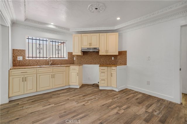 522 W 82nd St, Los Angeles, CA 90044