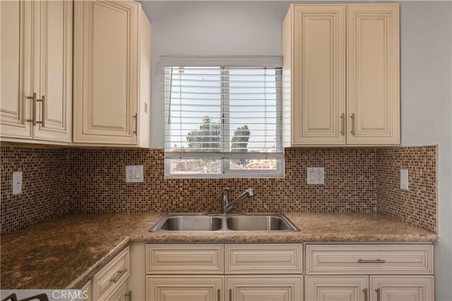 522 W 82nd St, Los Angeles, CA 90044