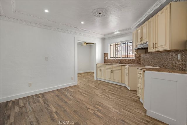 522 W 82nd St, Los Angeles, CA 90044