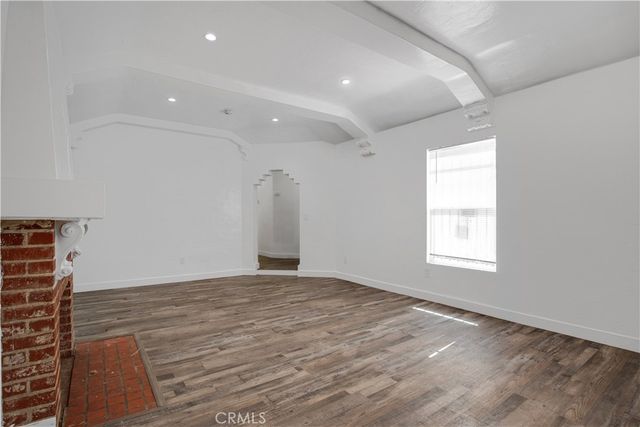 522 W 82nd St, Los Angeles, CA 90044