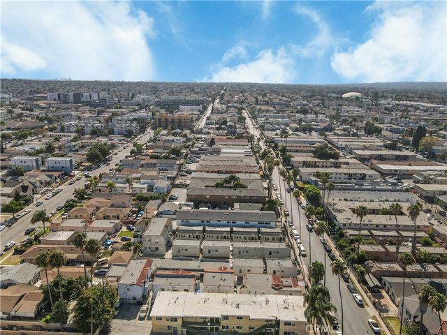 522 W 82nd St, Los Angeles, CA 90044