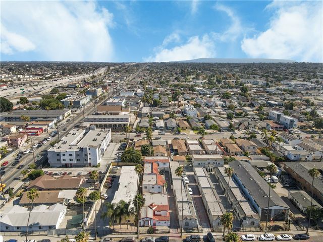 522 W 82nd St, Los Angeles, CA 90044