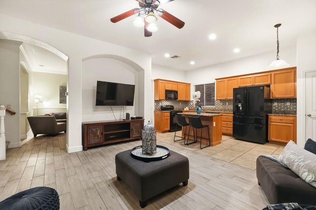 1587 Rich Dr, Yuba City, CA 95993