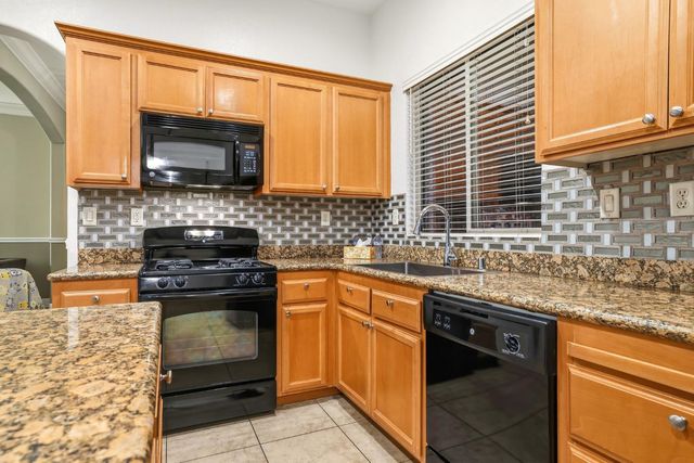 1587 Rich Dr, Yuba City, CA 95993