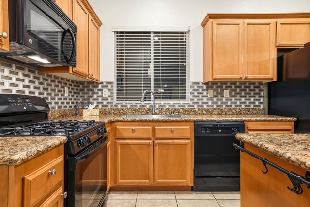 1587 Rich Dr, Yuba City, CA 95993