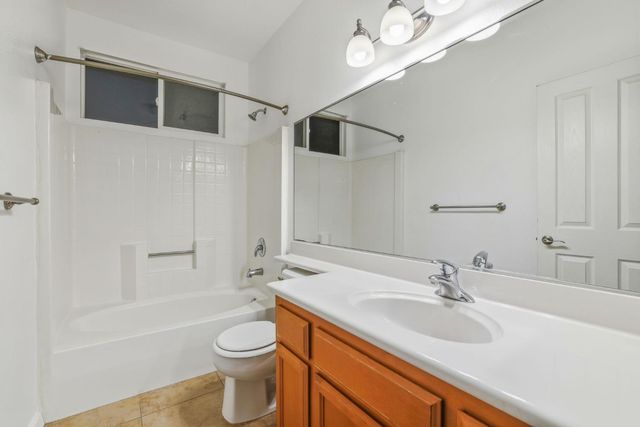 1587 Rich Dr, Yuba City, CA 95993