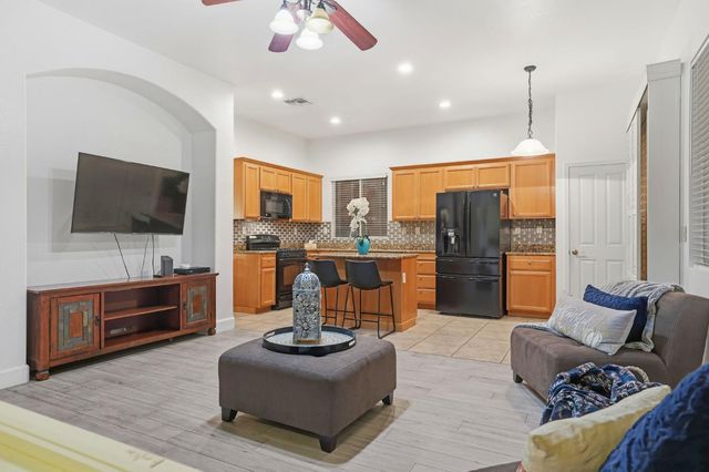 1587 Rich Dr, Yuba City, CA 95993