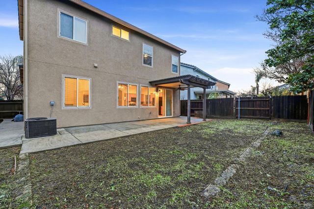 1587 Rich Dr, Yuba City, CA 95993