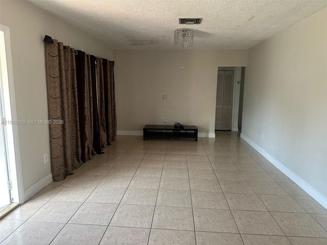 260 W 56th St, Hialeah, FL 33012