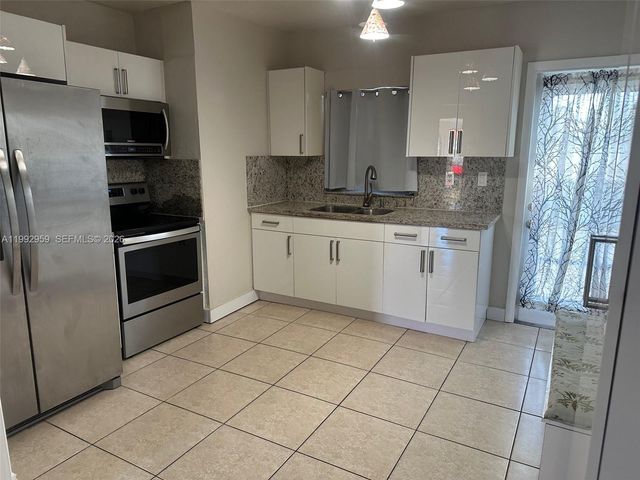 260 W 56th St, Hialeah, FL 33012