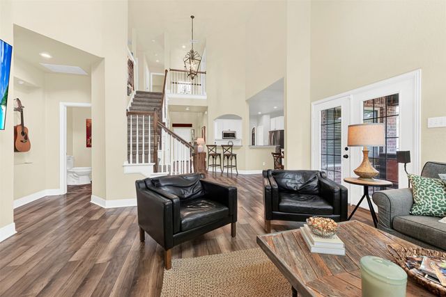 3024 Greenway Drive, Burleson, TX 76028