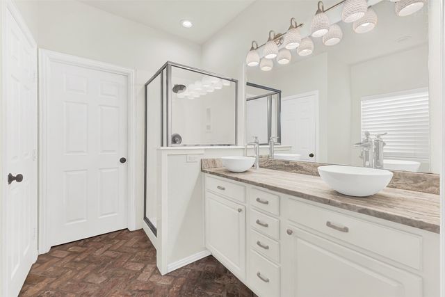 3024 Greenway Drive, Burleson, TX 76028