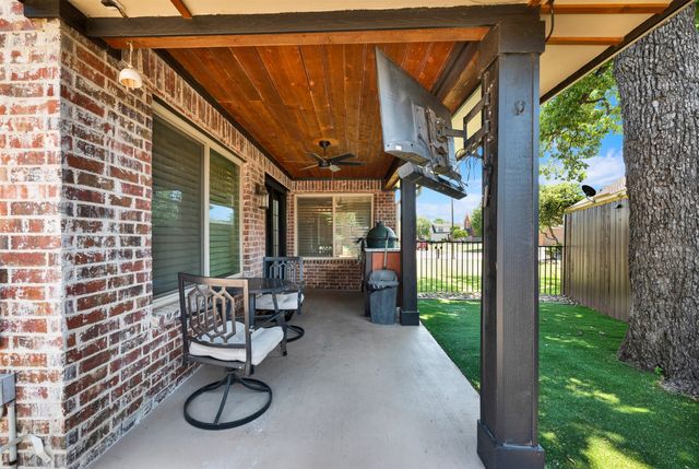 3024 Greenway Drive, Burleson, TX 76028