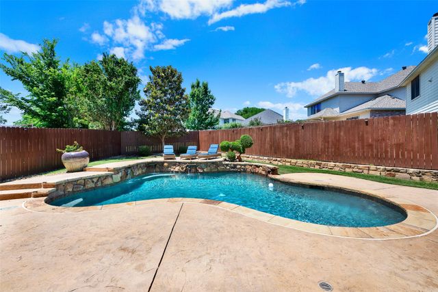 3024 Greenway Drive, Burleson, TX 76028