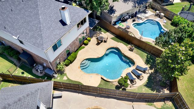 3024 Greenway Drive, Burleson, TX 76028