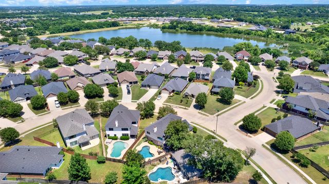 3024 Greenway Drive, Burleson, TX 76028