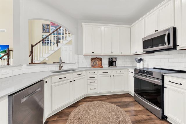 3024 Greenway Drive, Burleson, TX 76028